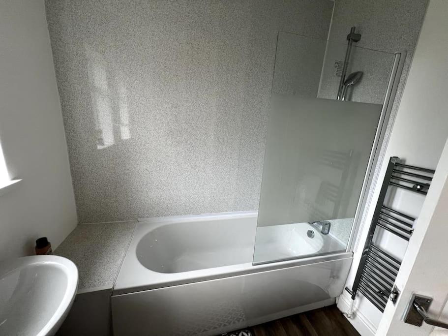 Numero Venti Aparthouse Wifi Parking Hot Tub Newcastle Upon Tyne Kültér fotó